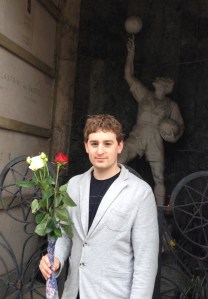 Arron at the grave of Enrico Rastelli